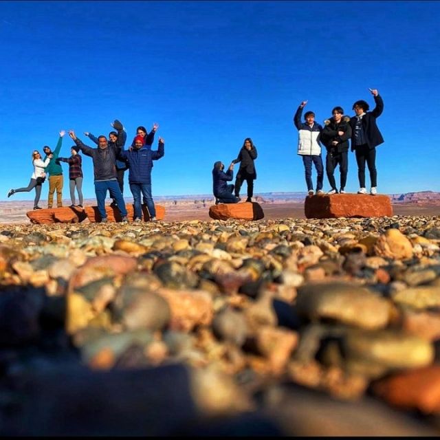 Every once in a while, and unexpected and magical moment happens while traveling with @maxtourvegas. She said yes!
Thanks to our own @tourguidecliff for the memorable photo!
.
.
.
.
.
#lakepowell #maxtourvegas #glencanyonnationalrecreationarea