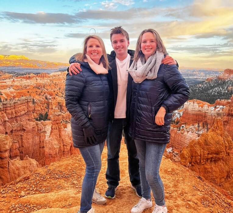 3 People standing in front of Bryce Canyon