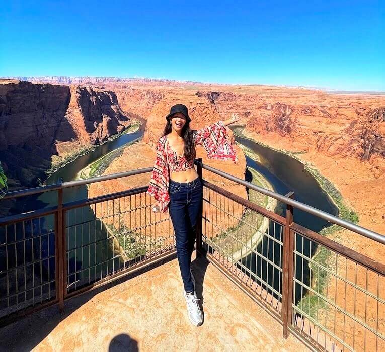 Girl posing at Horseshoe Bend